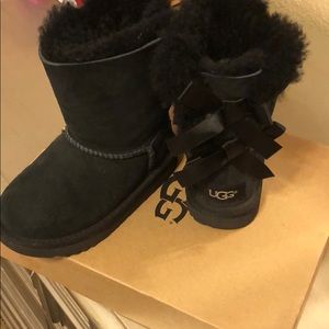 Ugg Bailey bow  size 9k